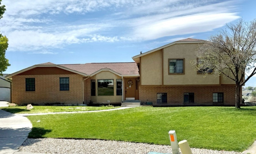 Ask About Seller-Paid Buydown Options.   Open concept home with lots of space for gathering. Cul de Sac living in a great neighborhood!   5 bedrooms + office/flex room, 3 full bathrooms, 2,940 sq ft across 4 levels  0.61-acre lot with RV/trailer parking spots, large driveway, 2-car garage  New HVAC (2022), new front lawn & sprinklers (2025)  Open-concept kitchen and main living area, great for entertaining  Exterior deck with two cement patios  Jordan River Parkway trail access from the neighborhood entrance  Fireworks views across the Salt Lake Valley from the property  Location can't be beat - Quick I-15 access to Salt lake or Provo - 25 mins to the airport  South Jordan Elementary  South Jordan Middle  Bingham High School,  Property has a nice large driveway with an open kitchen concept that is great for gatherings.  Private cul-de-sac in a great neighborhood.  Large lot is zoned for horse property.