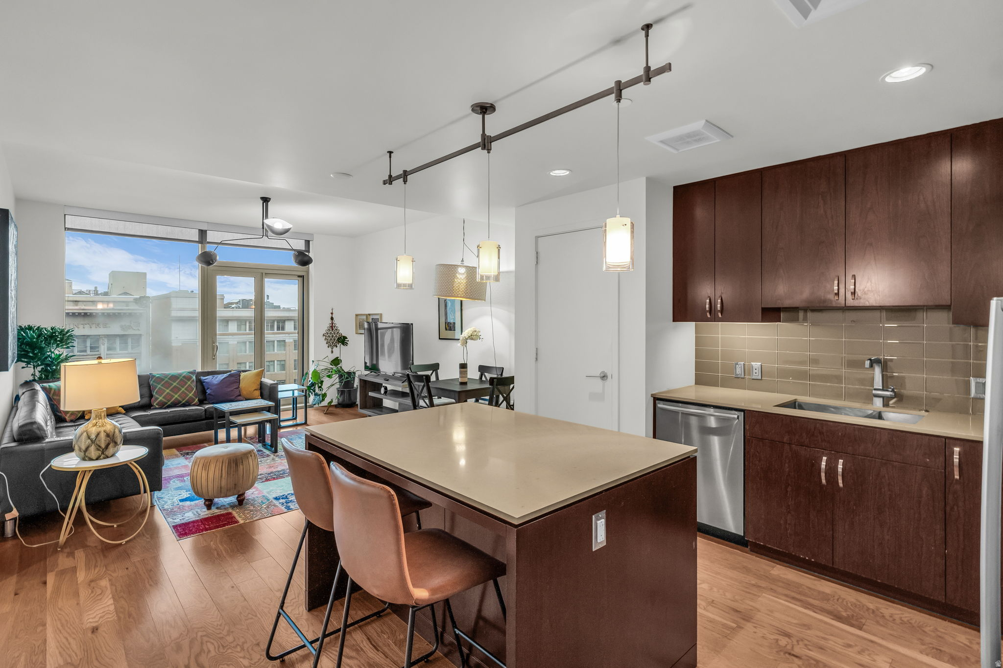 THE REGENT - Residential