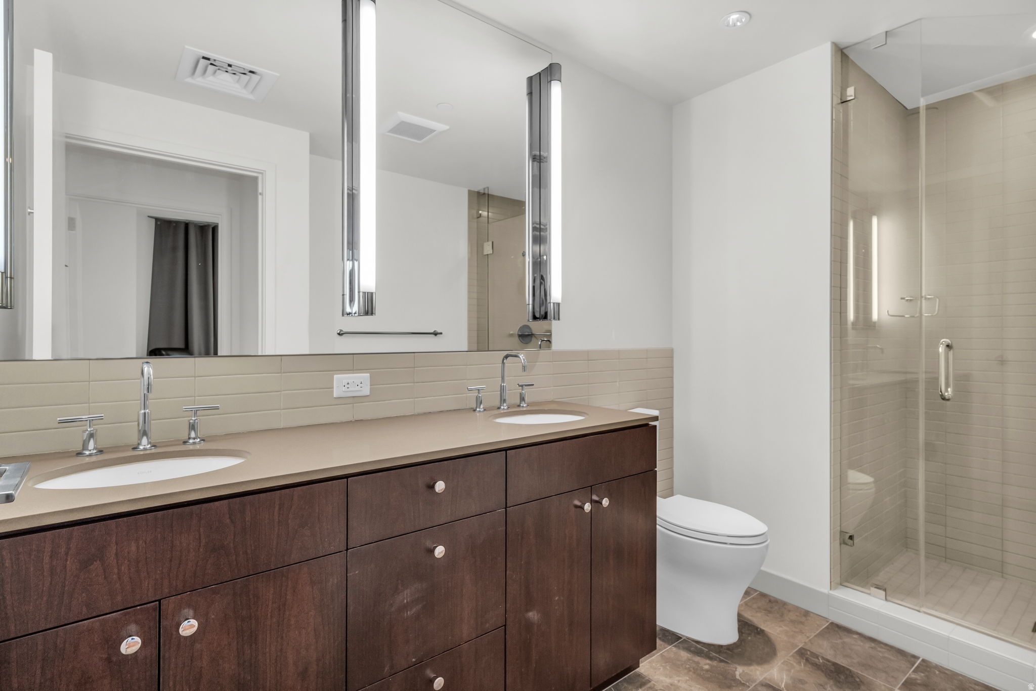 THE REGENT - Residential