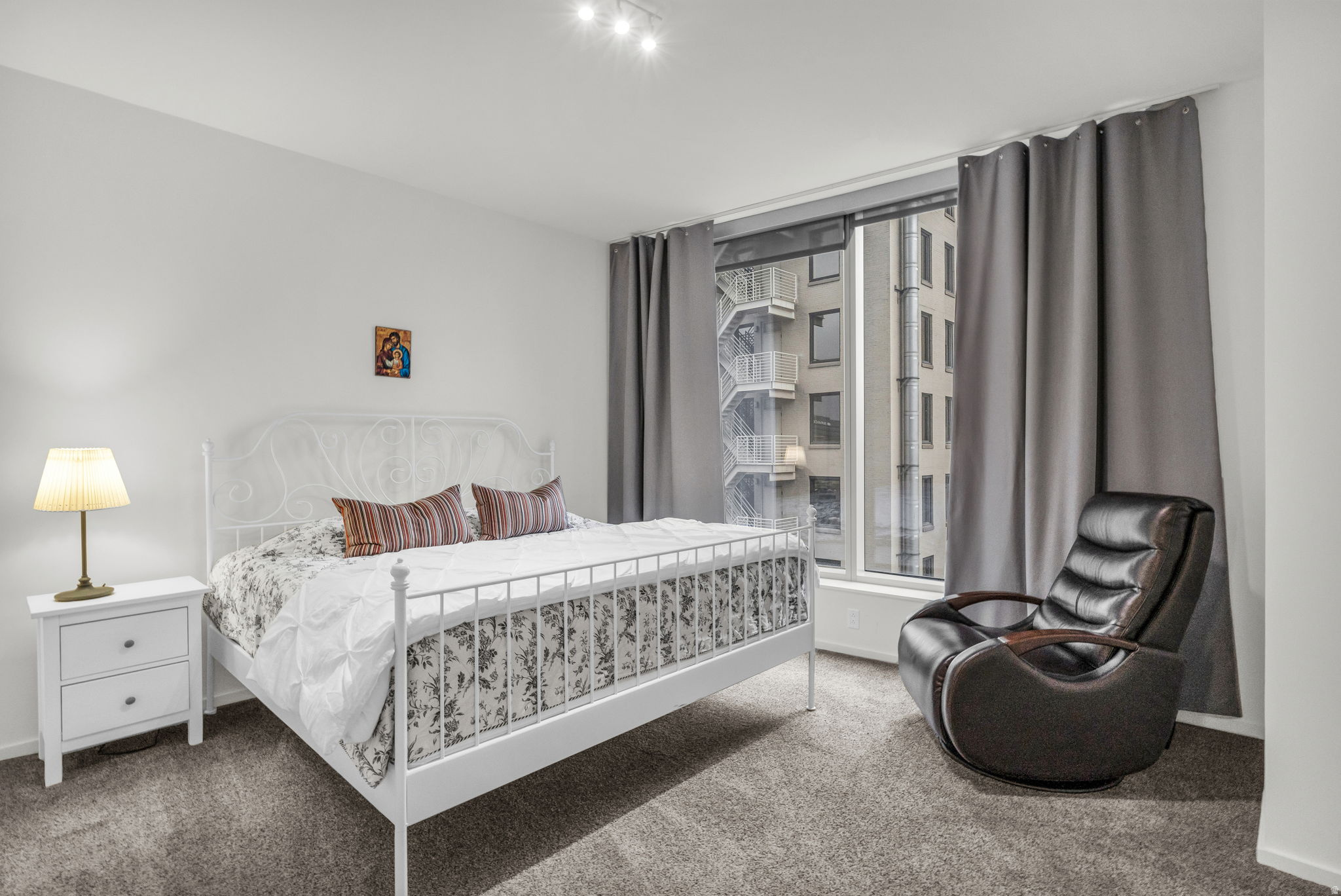 THE REGENT - Residential