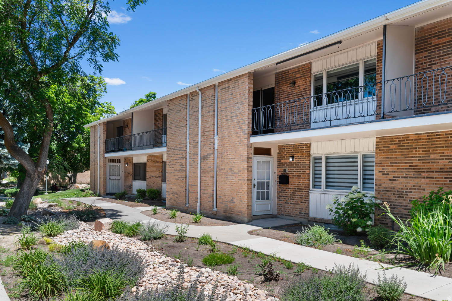 THREE FOUNTAINS - Residential