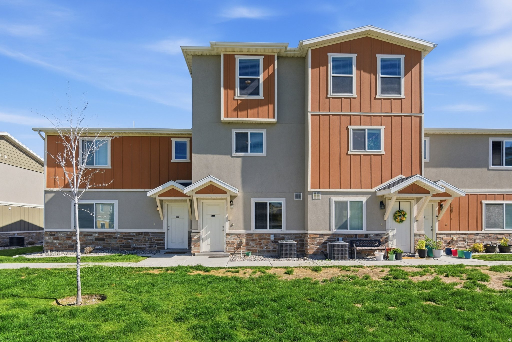 TUCKER ROW - Residential