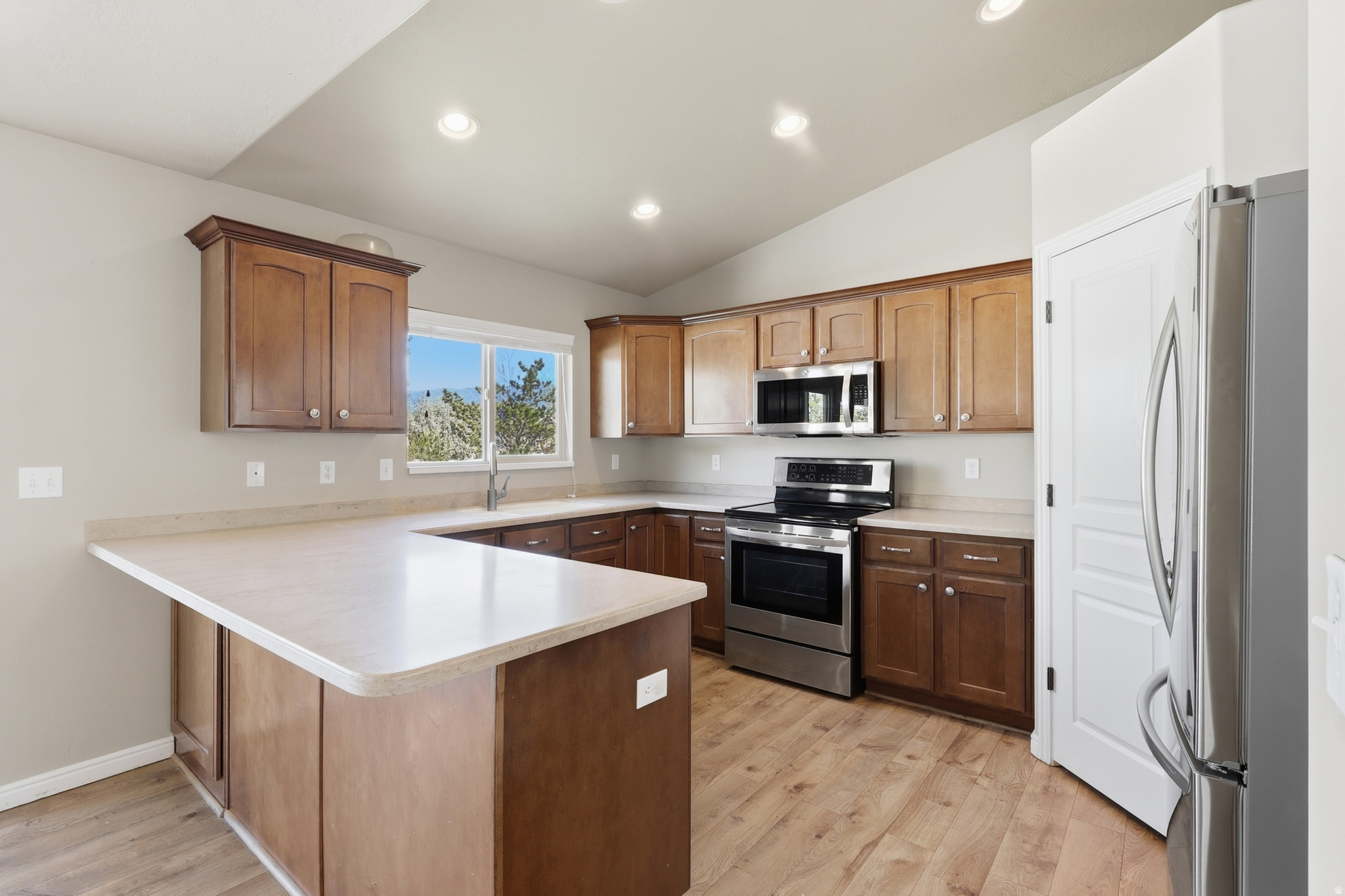 MOUNTAIN VIEW ESTATE - Residential