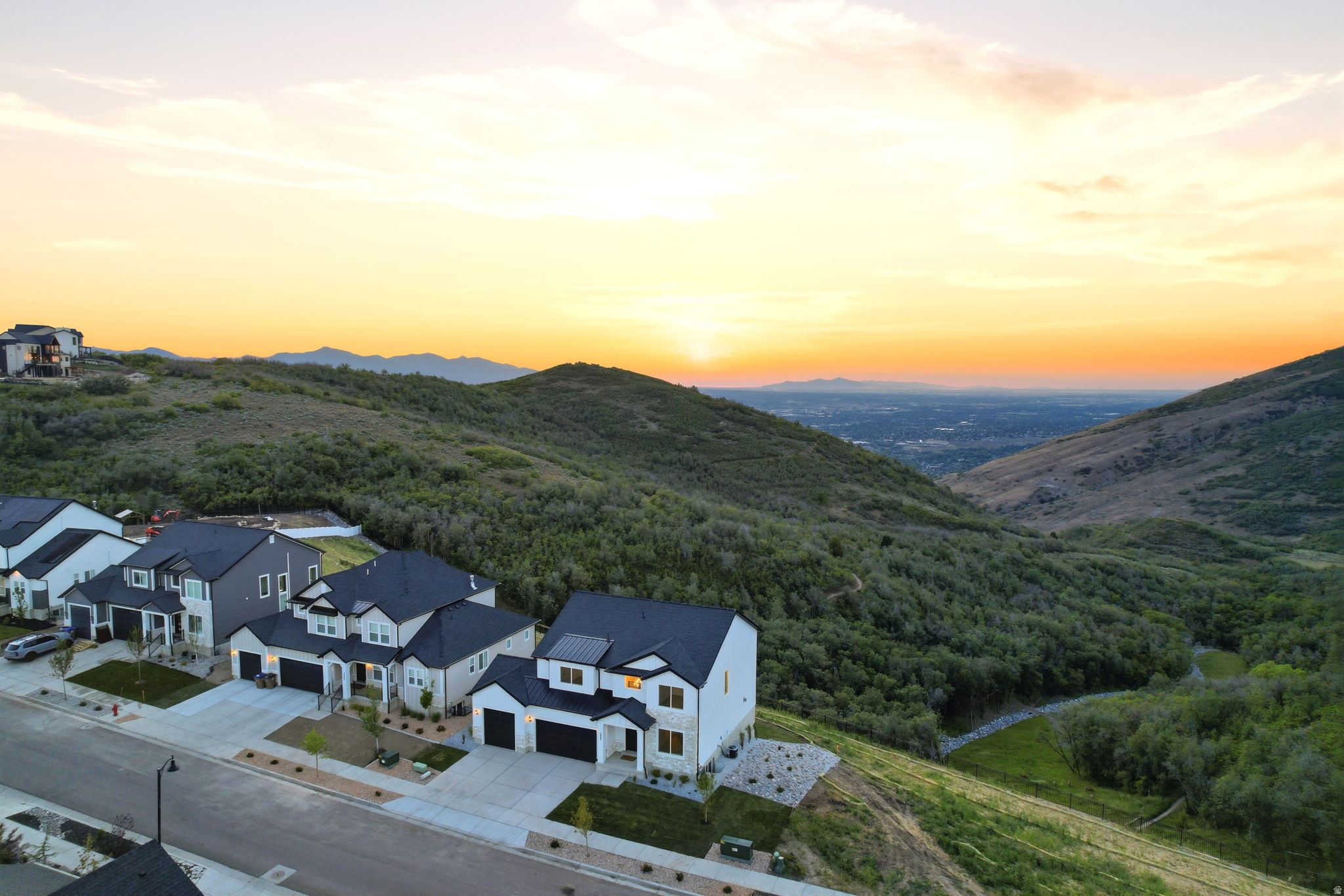 HIDDEN CANYON - Residential