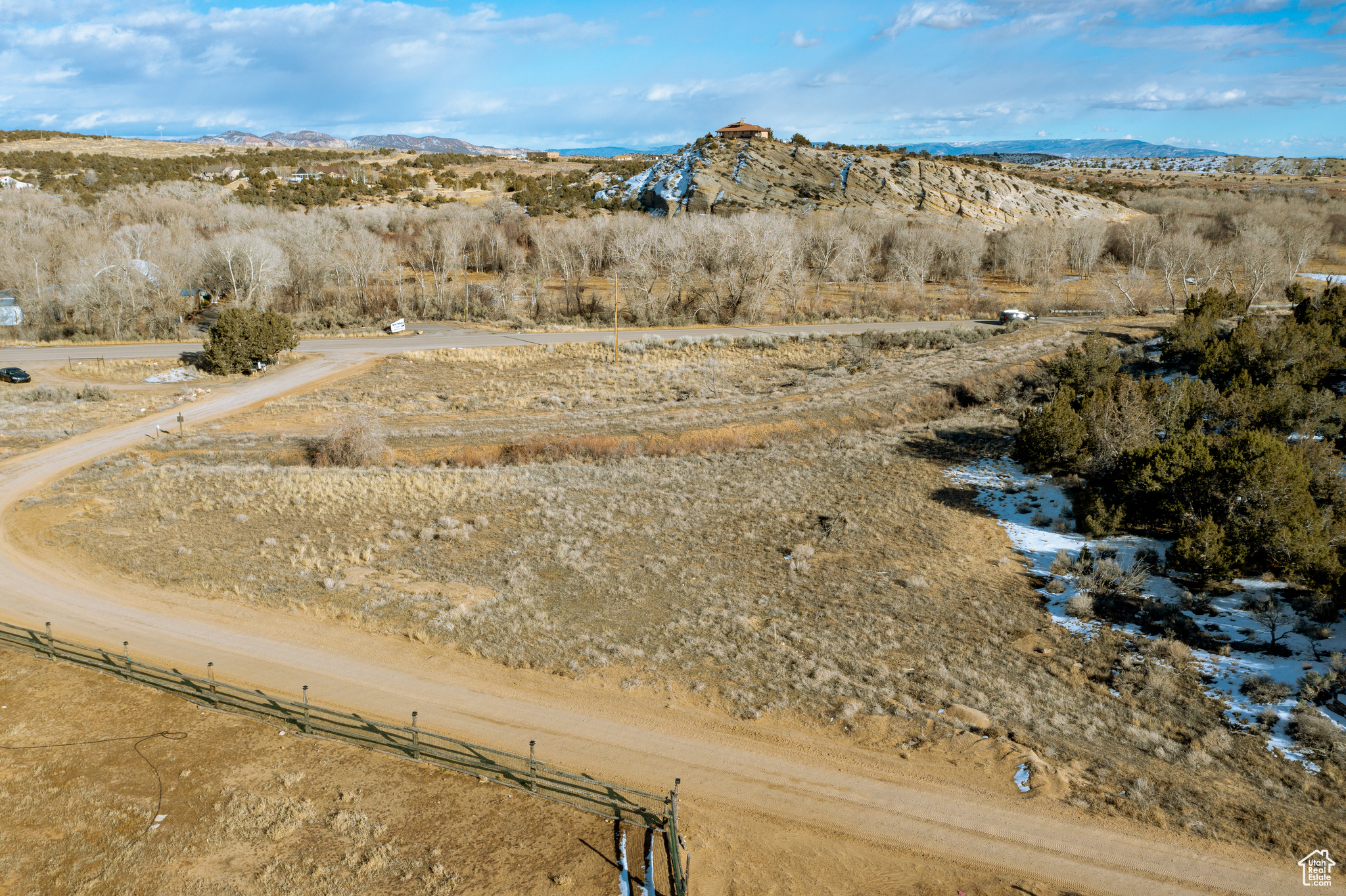CEDAR CLIFF - Land