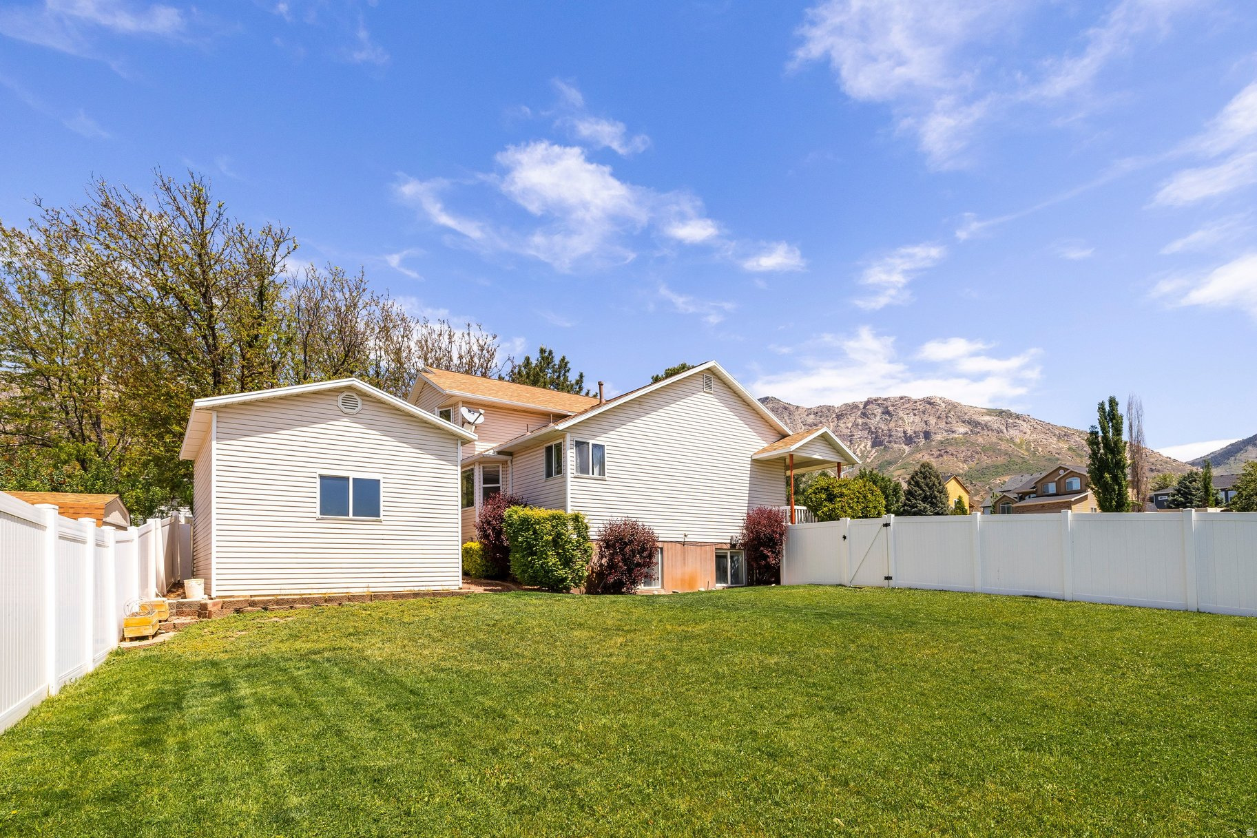 WARREN ACRES - Residential