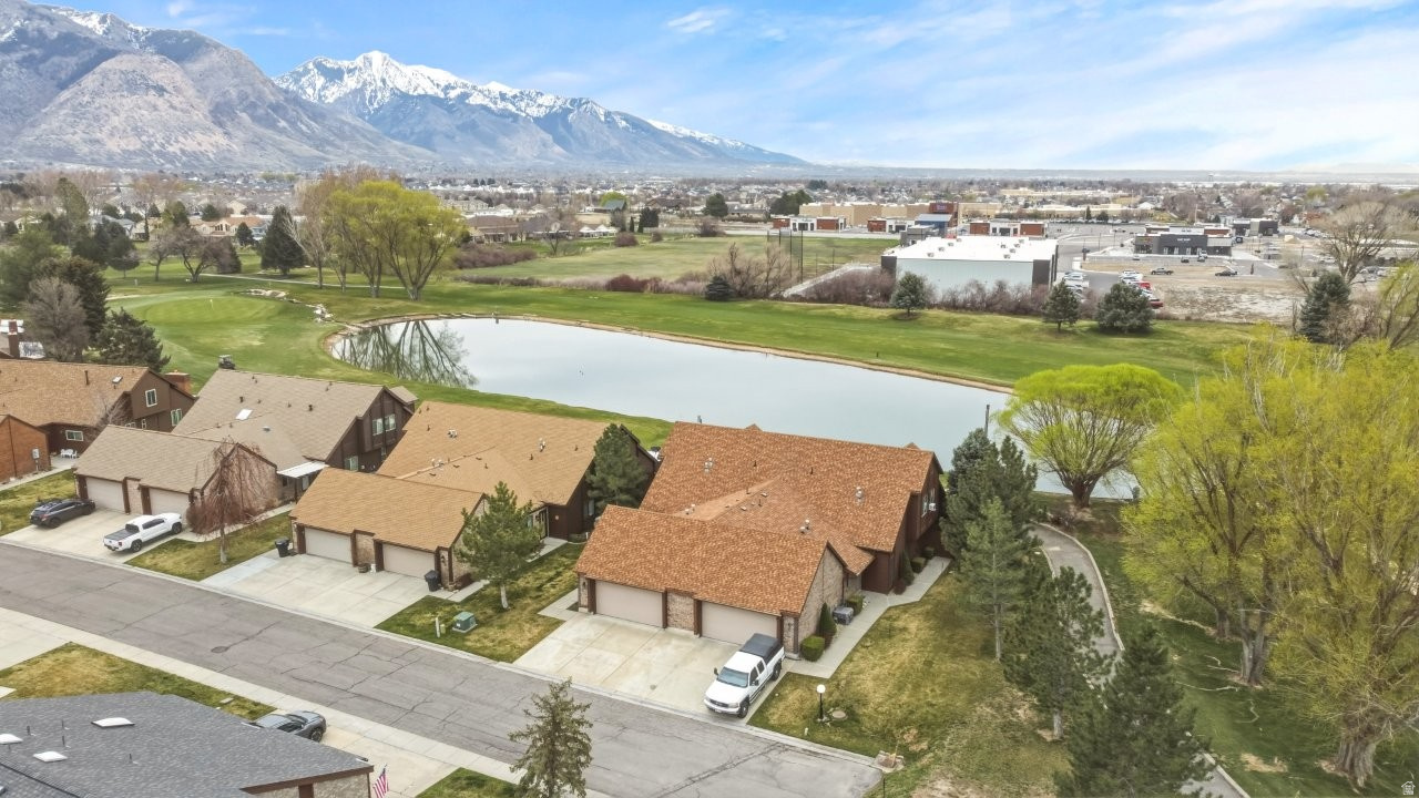 WHITE BARN COUNTRY CLUB PRUD - Residential