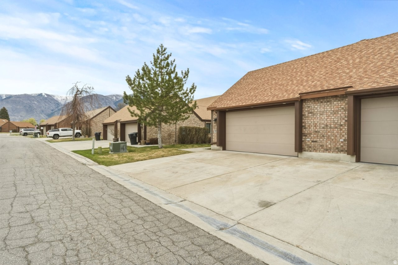 WHITE BARN COUNTRY CLUB PRUD - Residential
