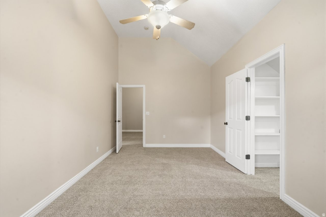 WHITE BARN COUNTRY CLUB PRUD - Residential