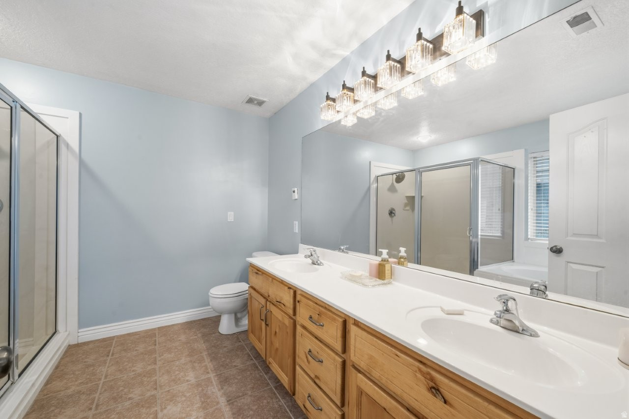 WHITE BARN COUNTRY CLUB PRUD - Residential