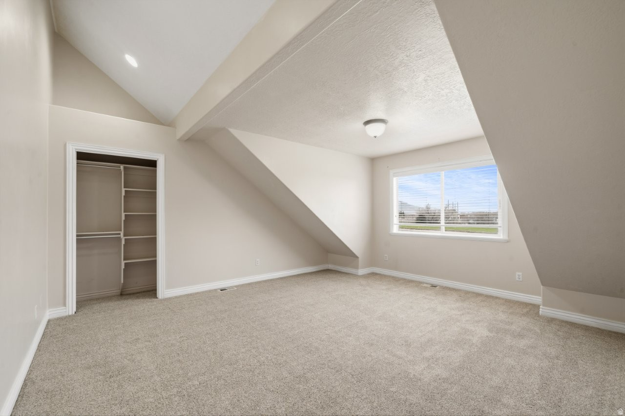 WHITE BARN COUNTRY CLUB PRUD - Residential