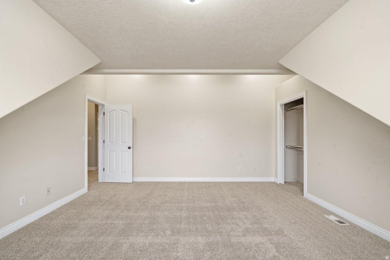 WHITE BARN COUNTRY CLUB PRUD - Residential