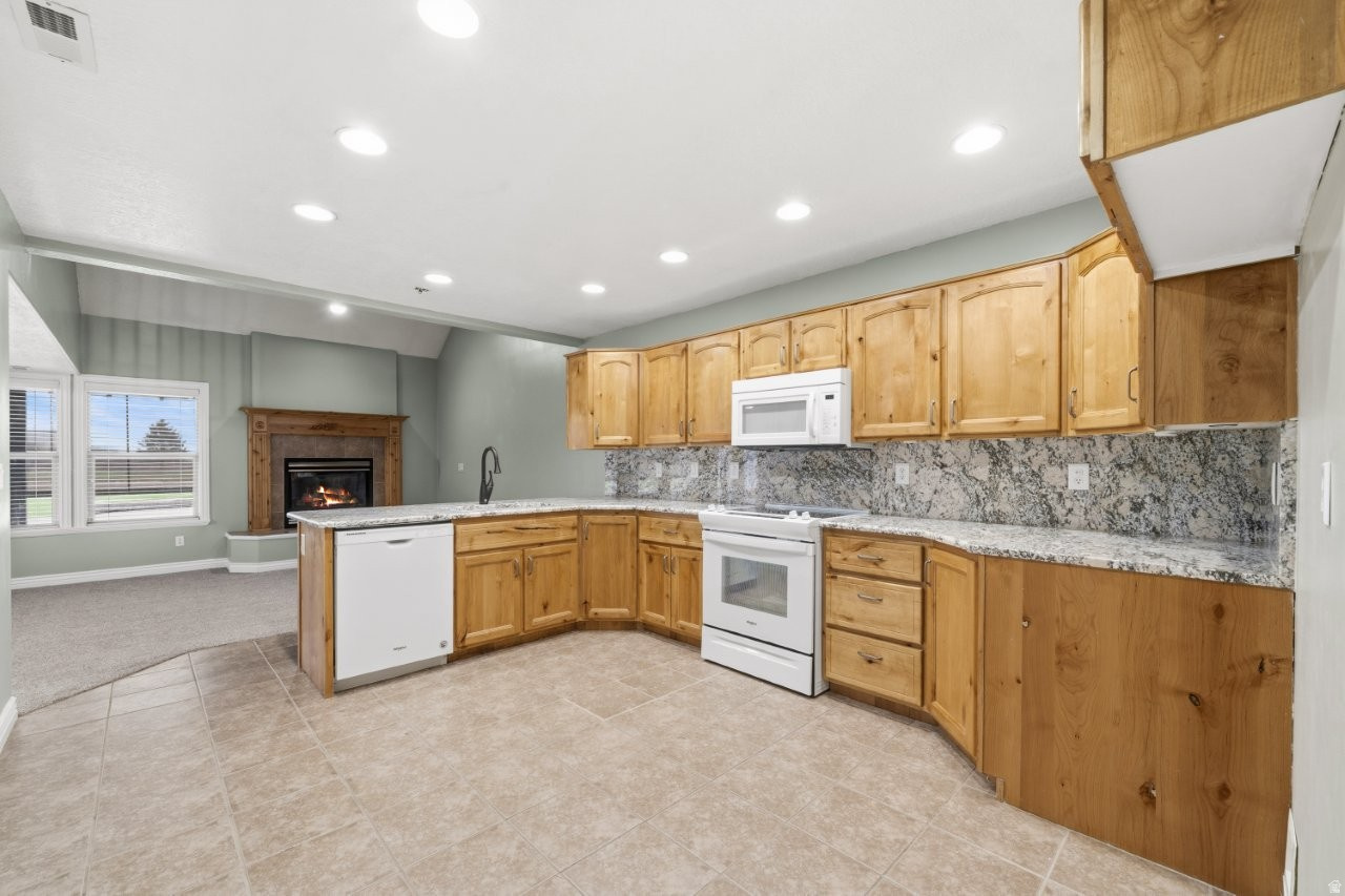 WHITE BARN COUNTRY CLUB PRUD - Residential
