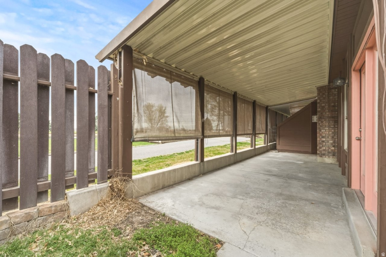 WHITE BARN COUNTRY CLUB PRUD - Residential