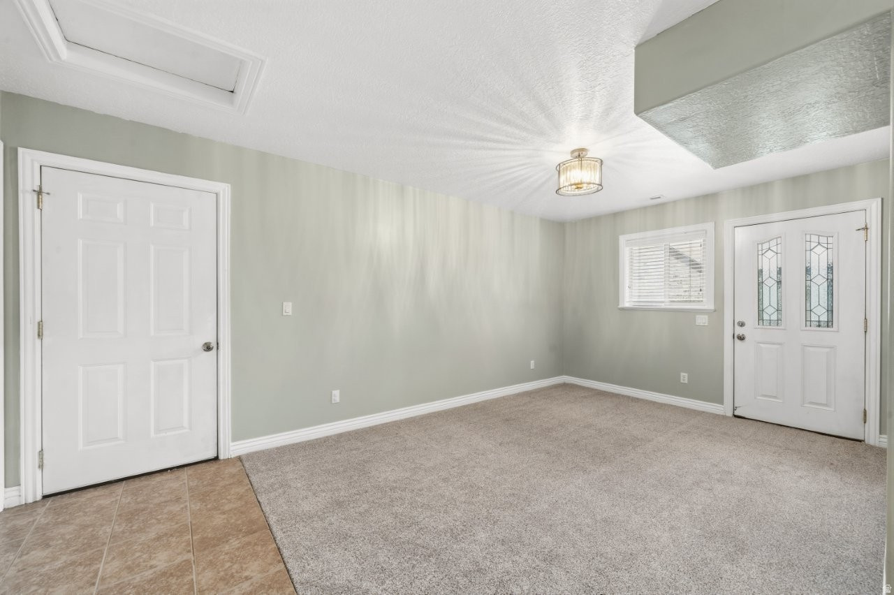 WHITE BARN COUNTRY CLUB PRUD - Residential