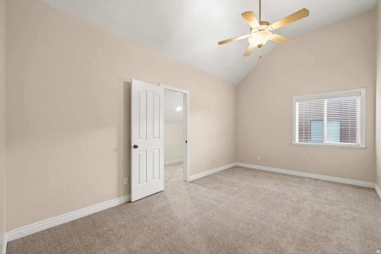 WHITE BARN COUNTRY CLUB PRUD - Residential