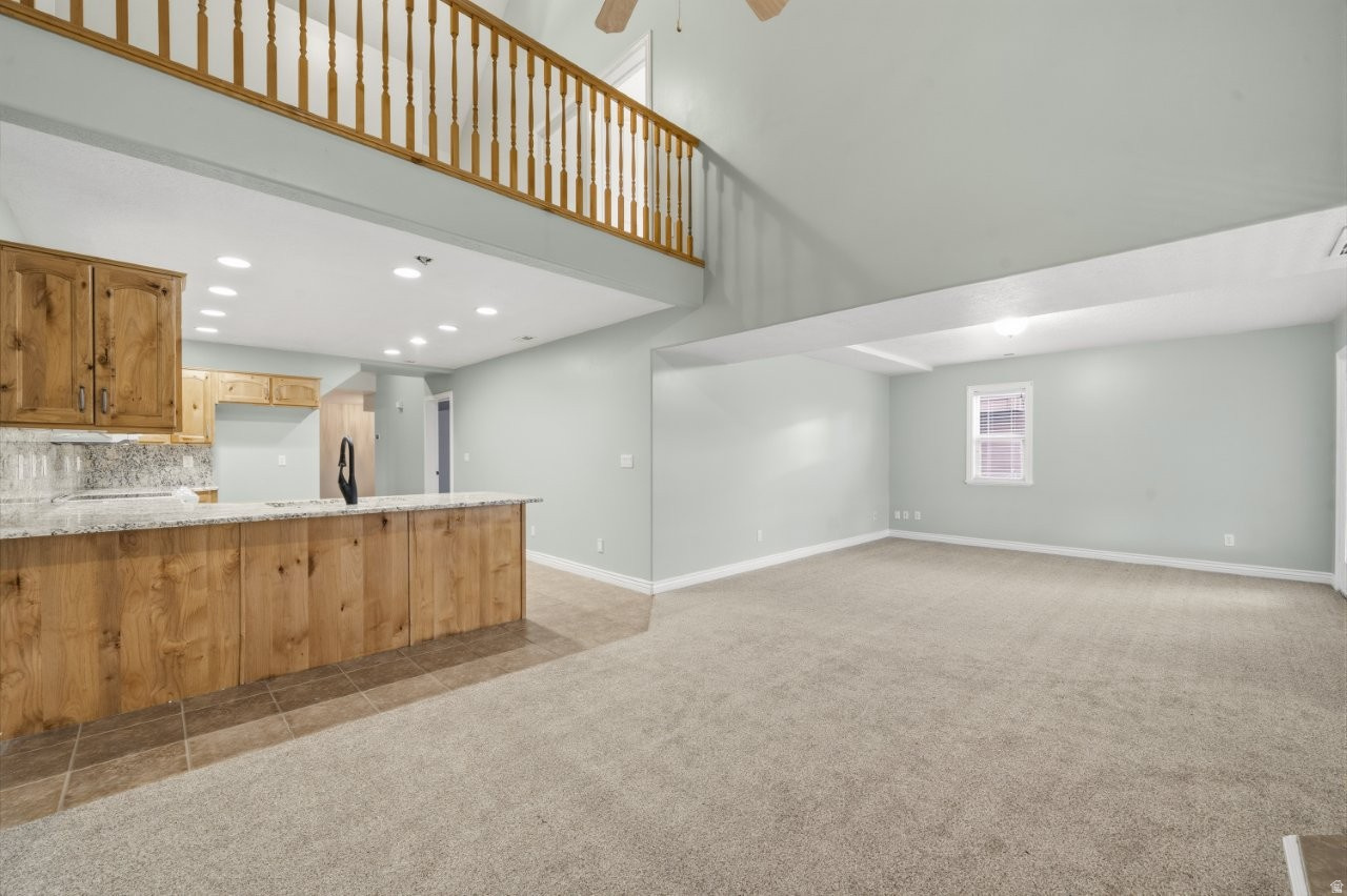 WHITE BARN COUNTRY CLUB PRUD - Residential