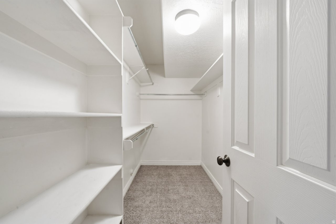 WHITE BARN COUNTRY CLUB PRUD - Residential