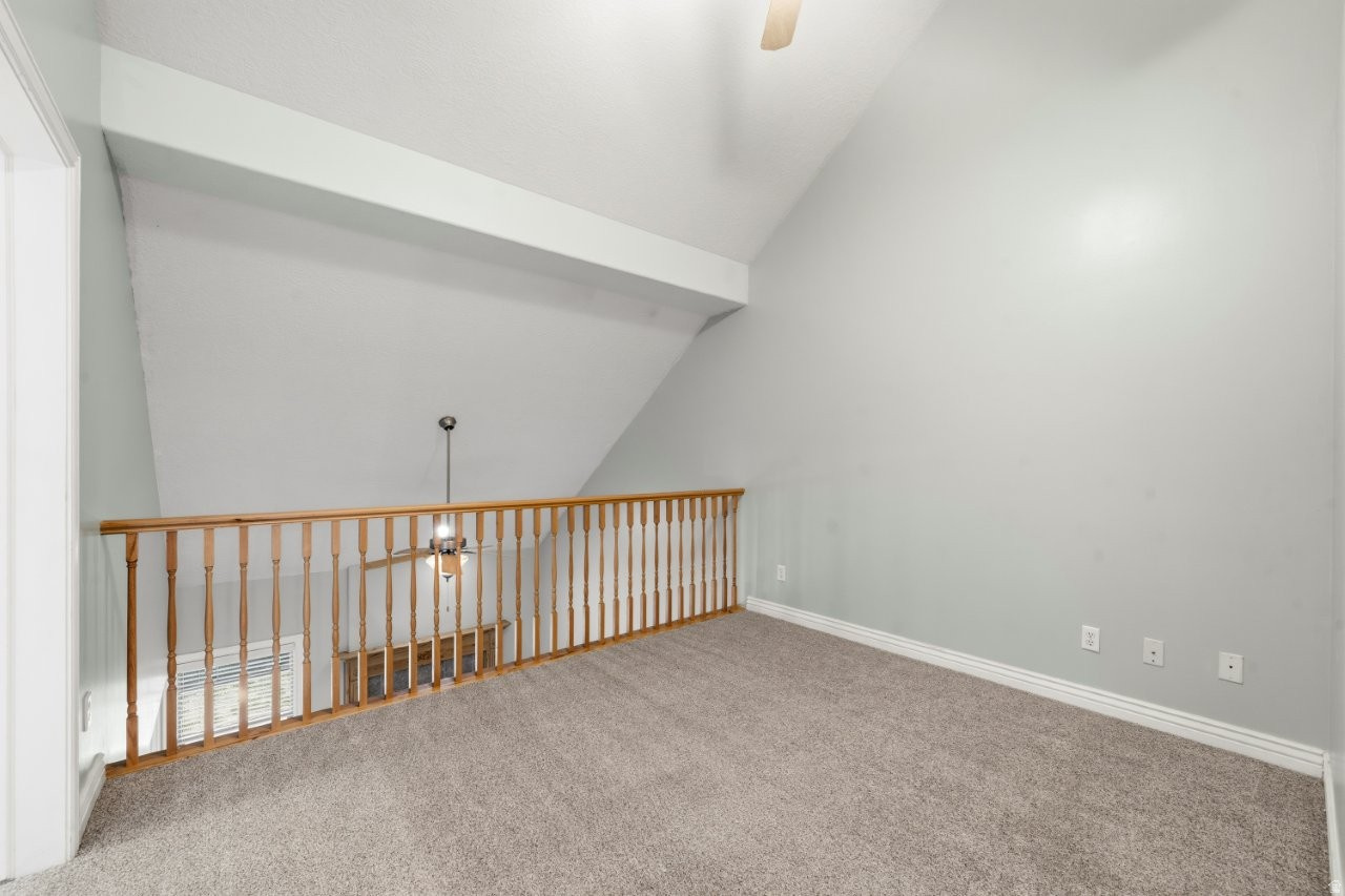 WHITE BARN COUNTRY CLUB PRUD - Residential
