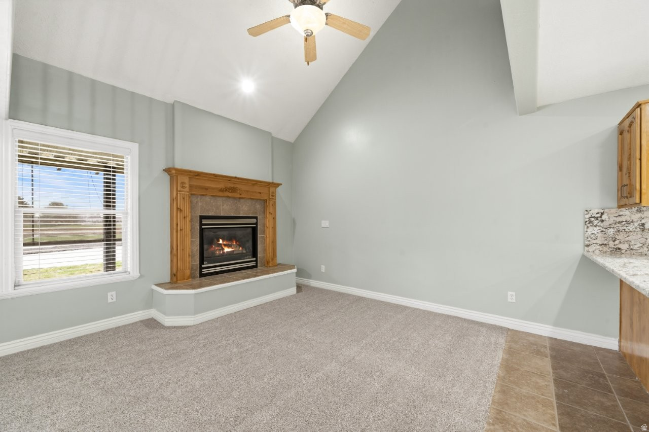 WHITE BARN COUNTRY CLUB PRUD - Residential