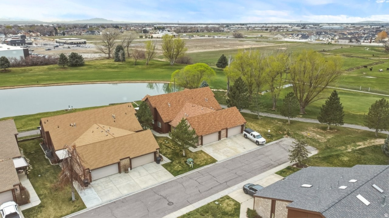 WHITE BARN COUNTRY CLUB PRUD - Residential