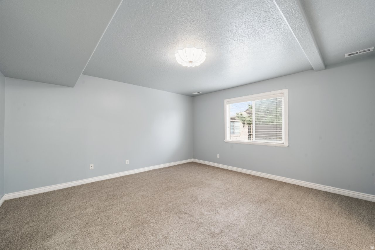 WHITE BARN COUNTRY CLUB PRUD - Residential