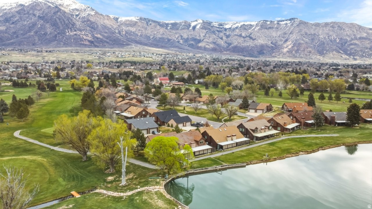 WHITE BARN COUNTRY CLUB PRUD - Residential