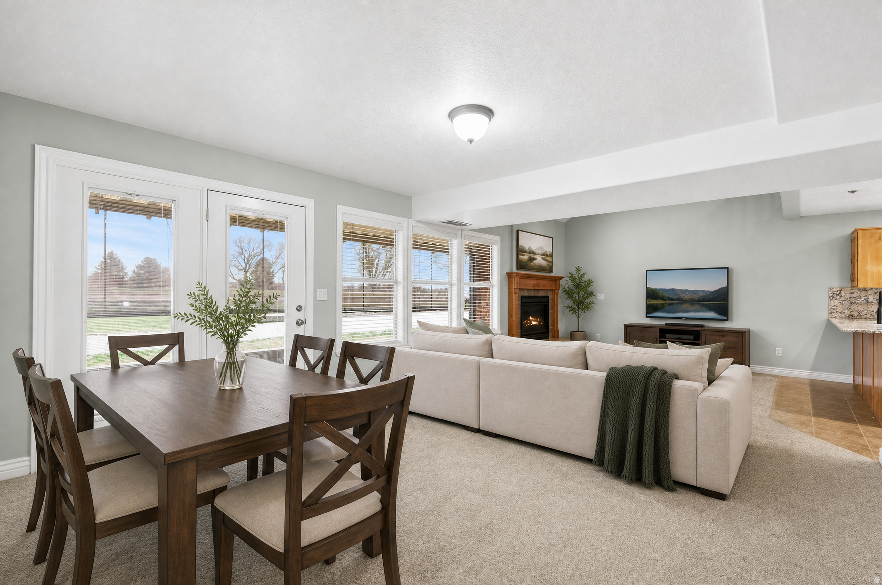 WHITE BARN COUNTRY CLUB PRUD - Residential