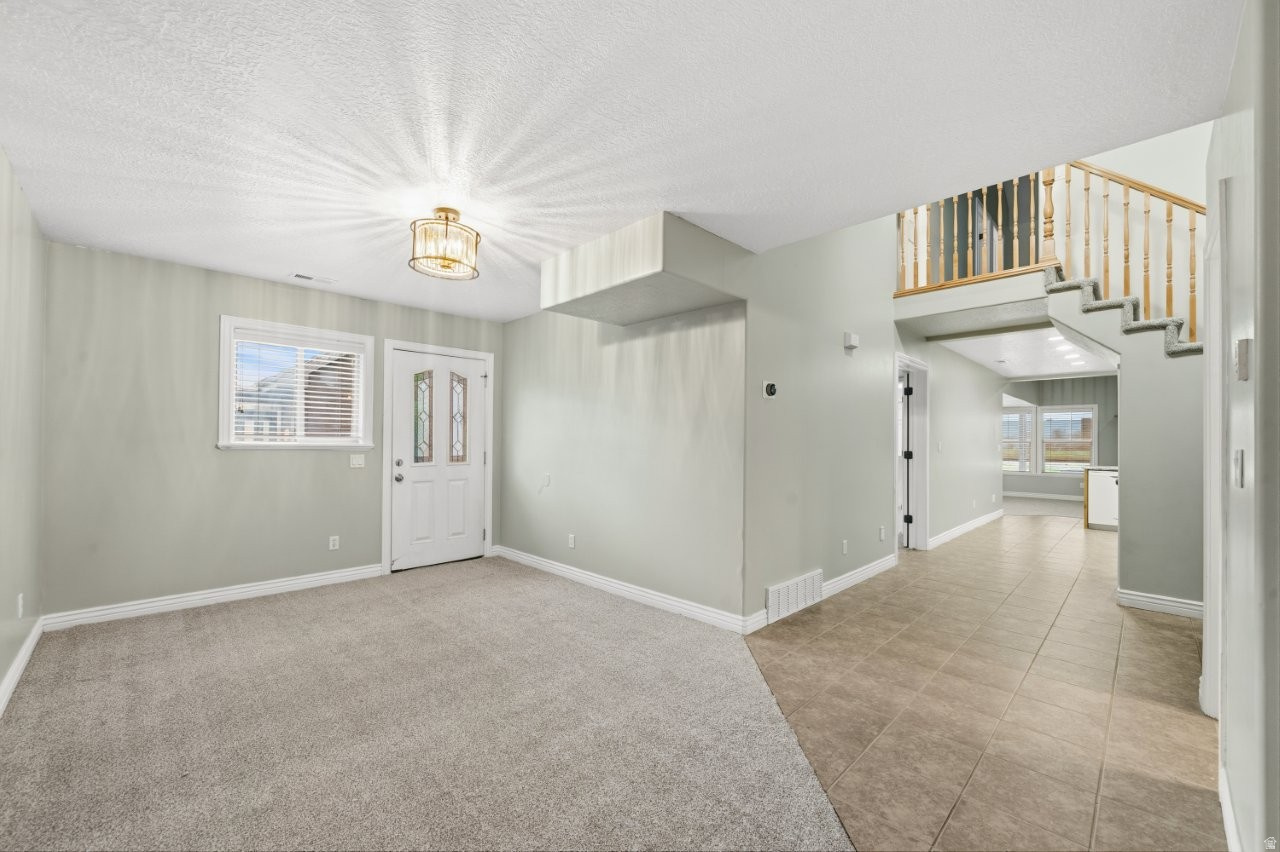 WHITE BARN COUNTRY CLUB PRUD - Residential