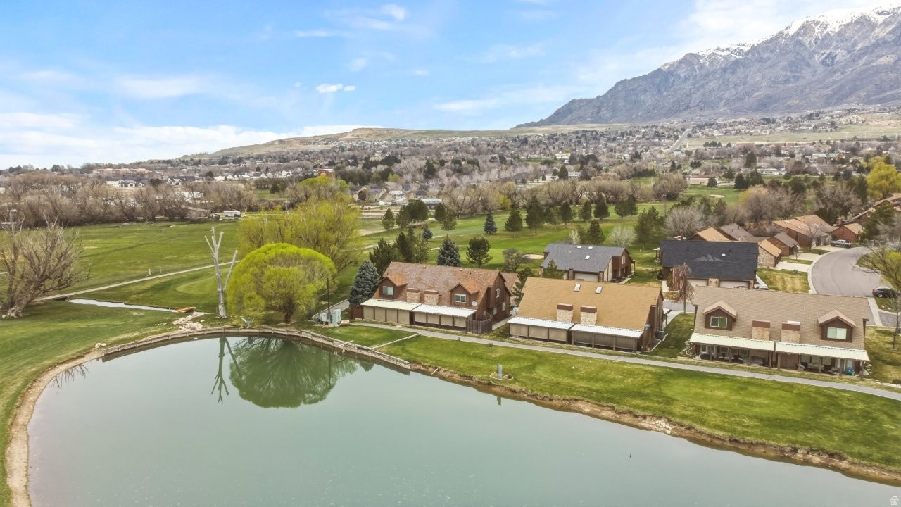 WHITE BARN COUNTRY CLUB PRUD - Residential