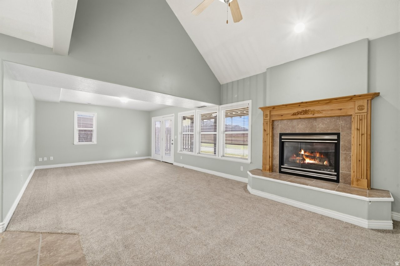 WHITE BARN COUNTRY CLUB PRUD - Residential