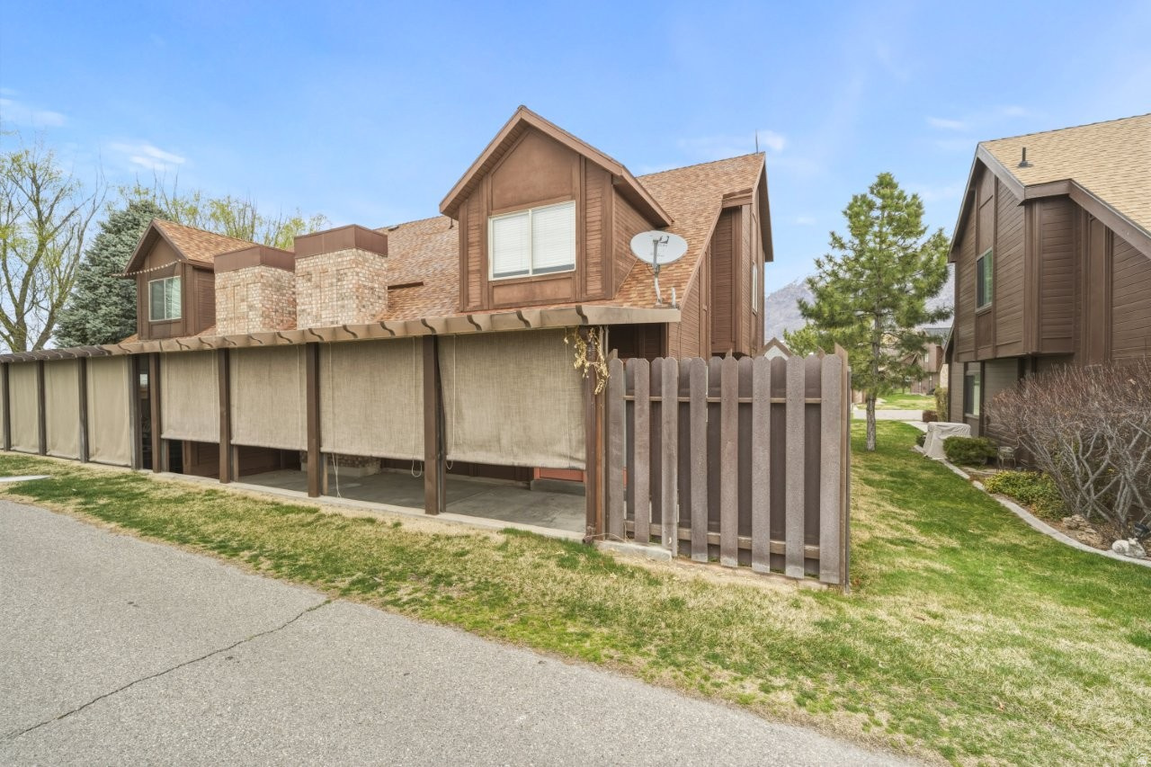 WHITE BARN COUNTRY CLUB PRUD - Residential