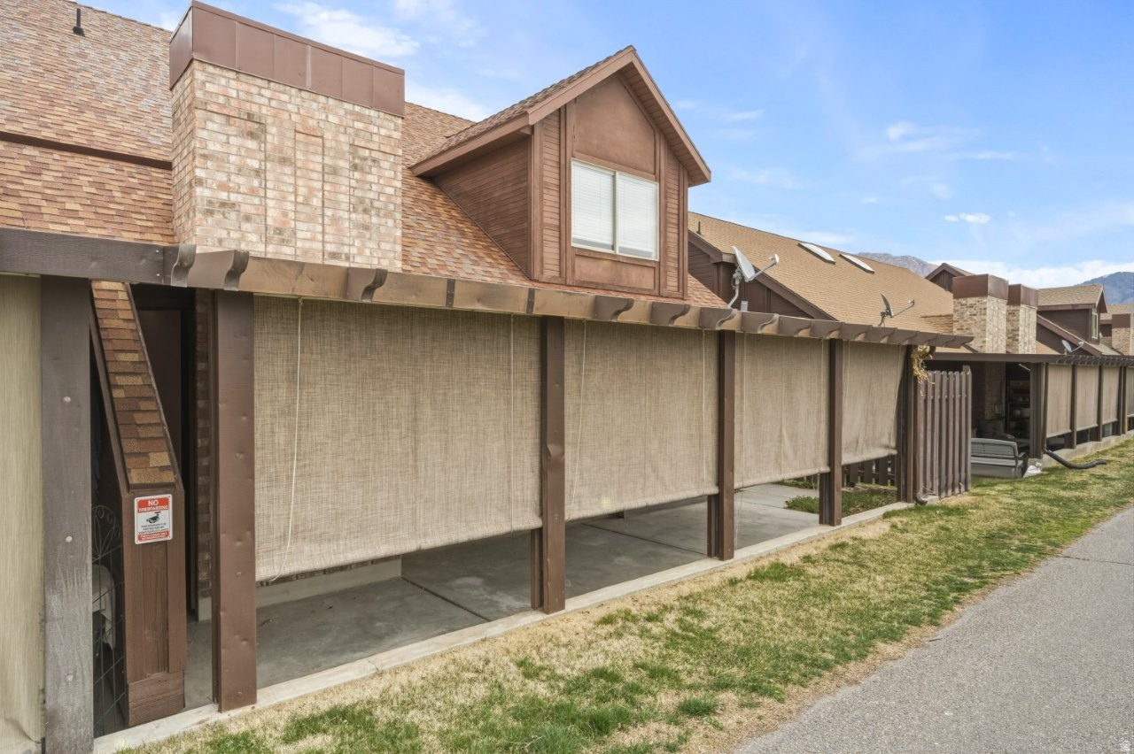 WHITE BARN COUNTRY CLUB PRUD - Residential