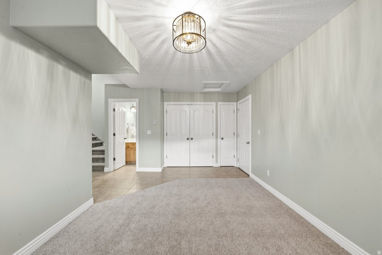 WHITE BARN COUNTRY CLUB PRUD - Residential