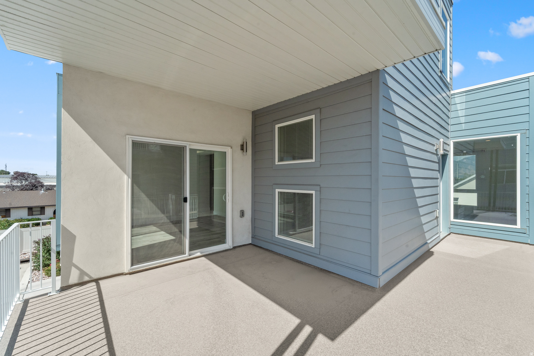 LOFTS ON REDWOOD - Residential