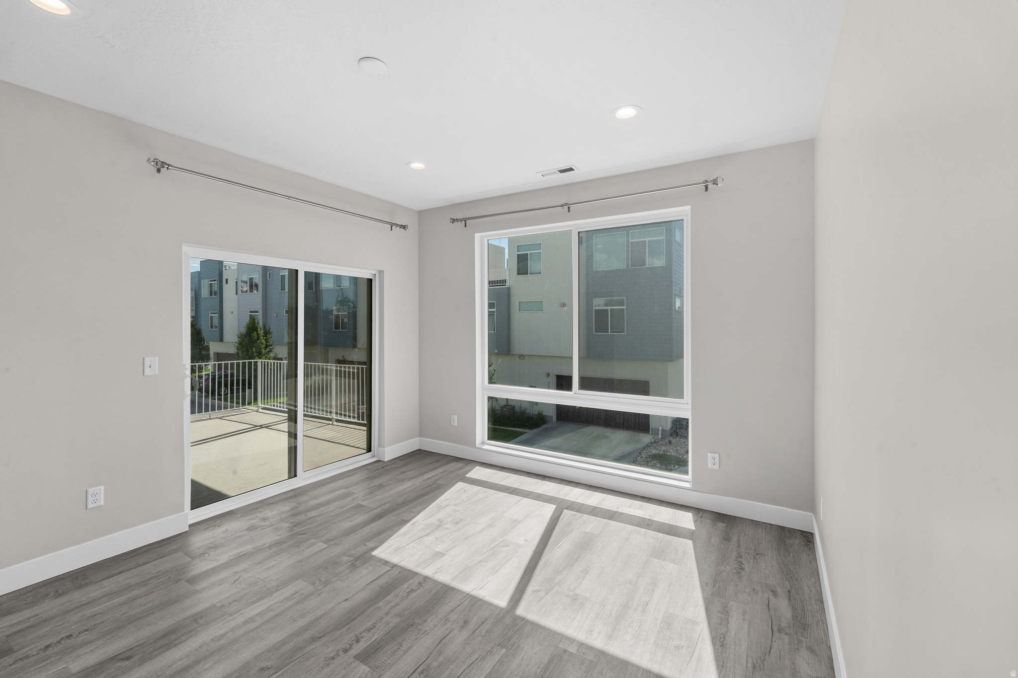 LOFTS ON REDWOOD - Residential