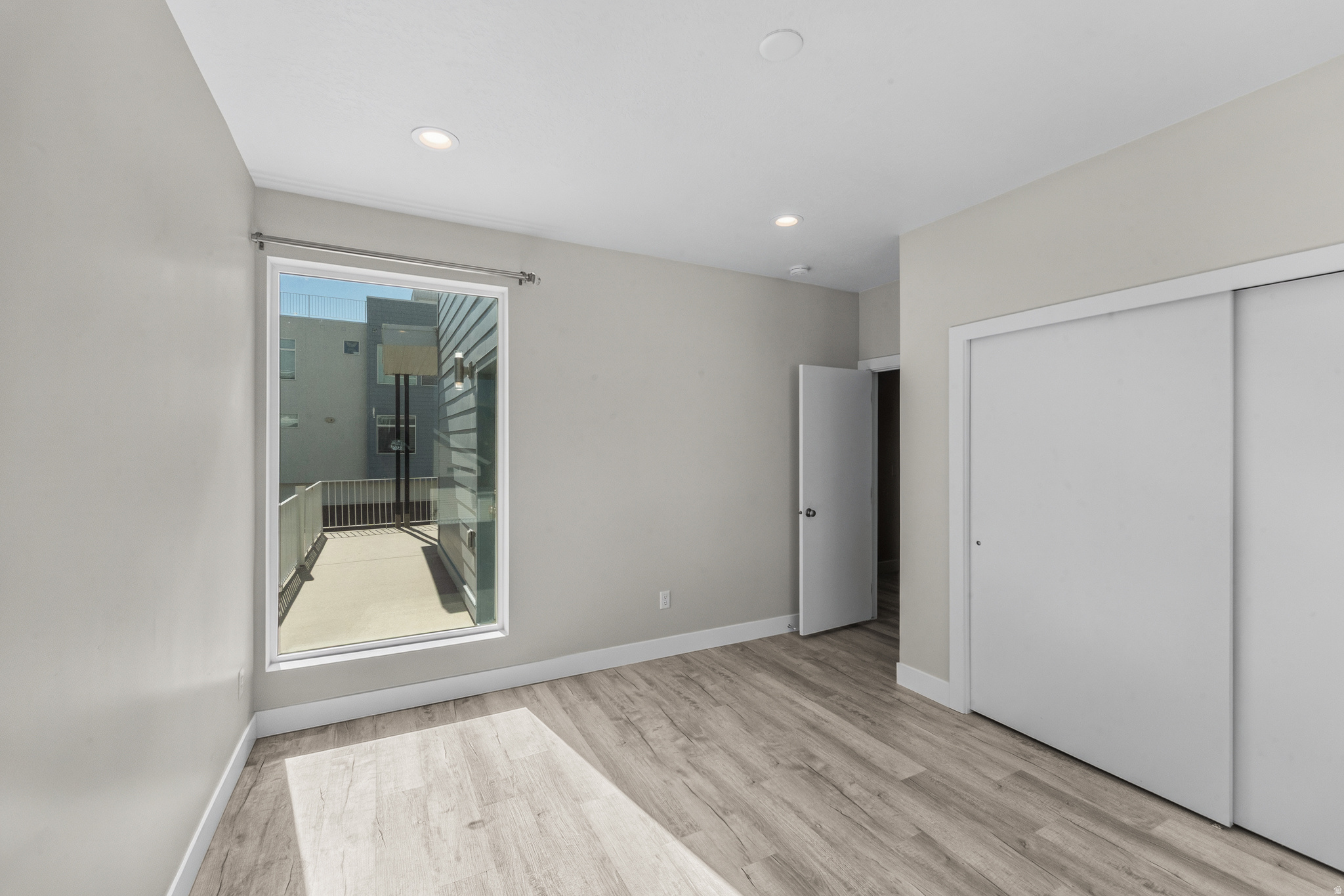 LOFTS ON REDWOOD - Residential