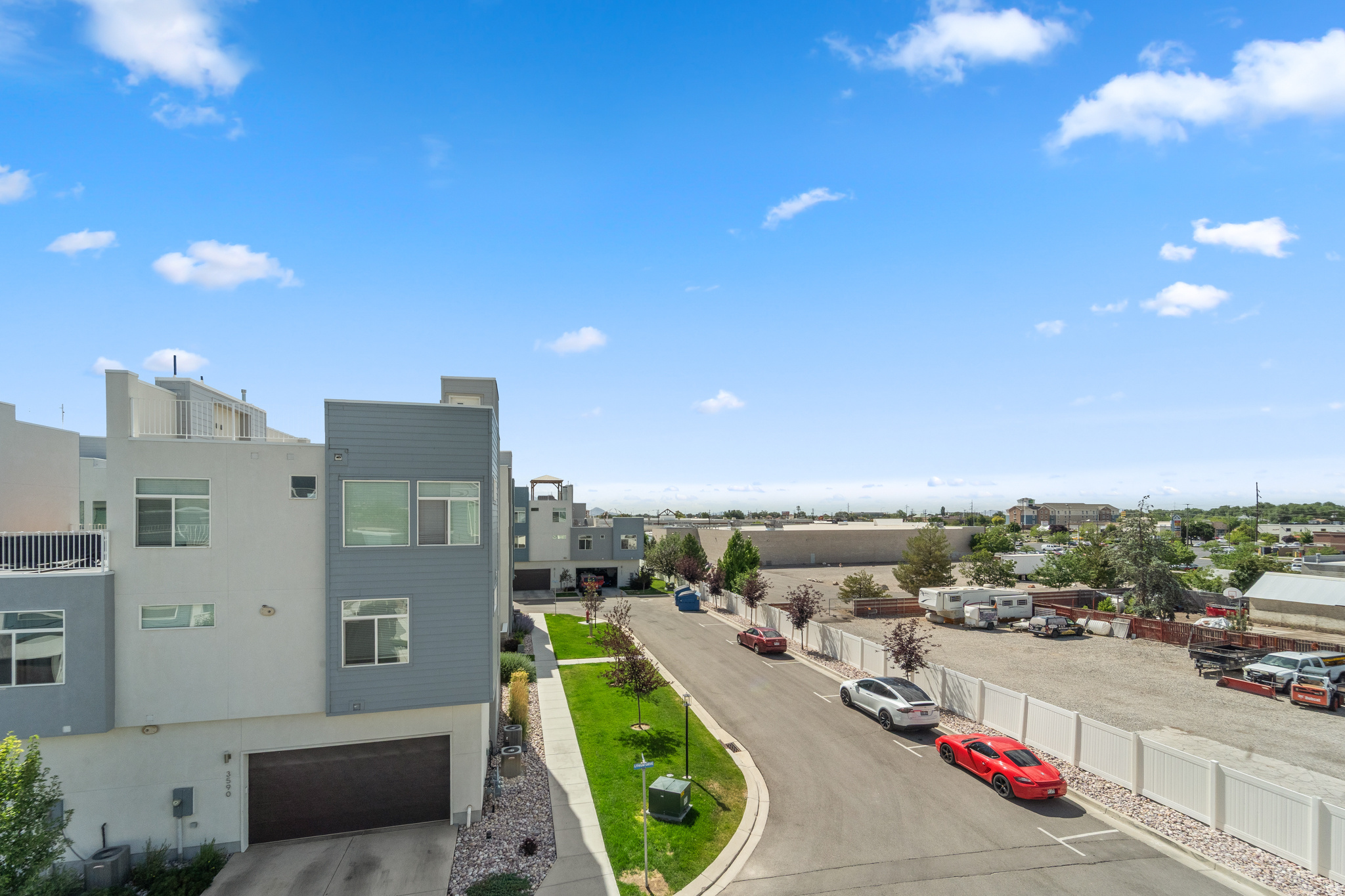 LOFTS ON REDWOOD - Residential