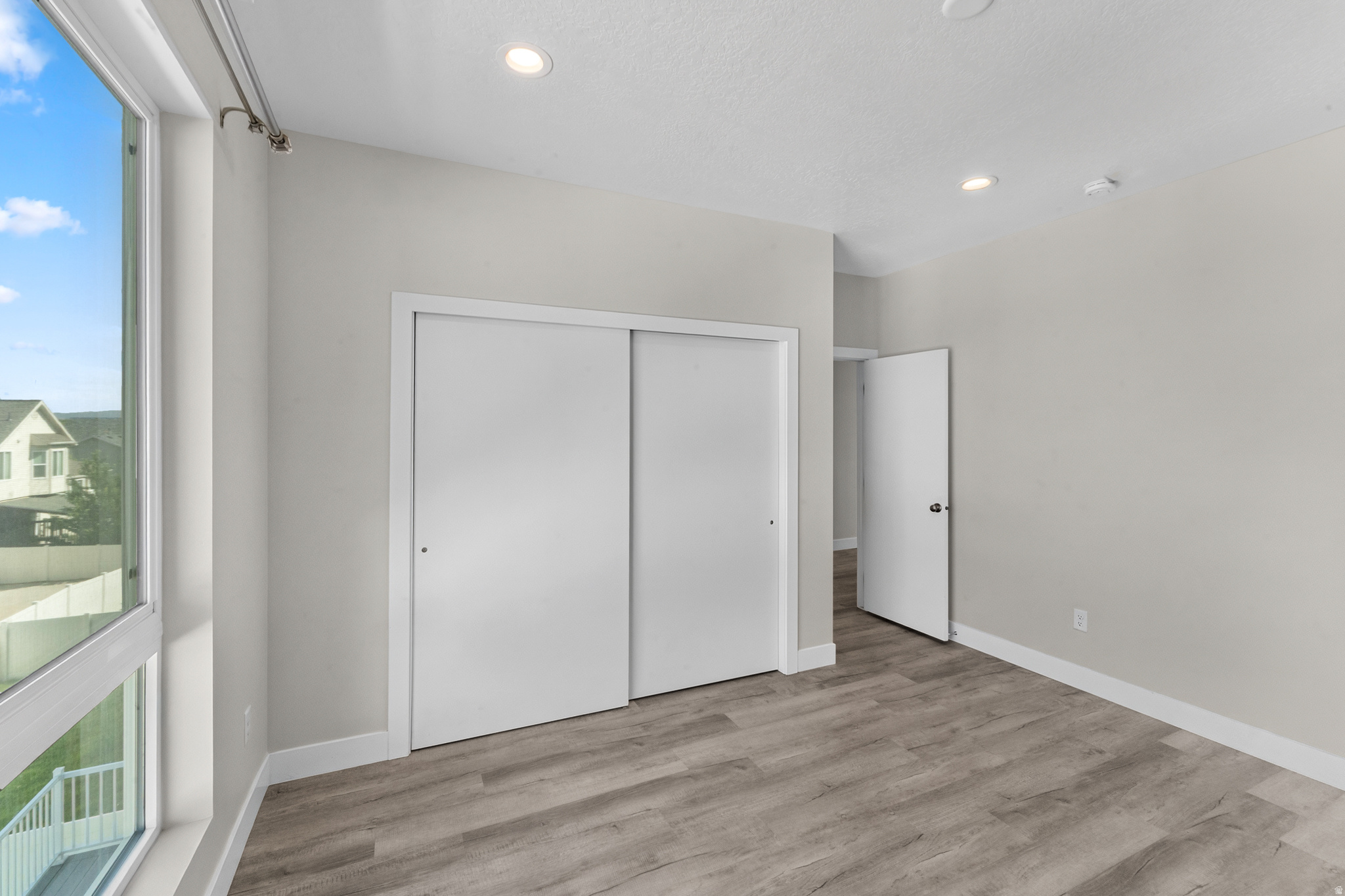 LOFTS ON REDWOOD - Residential