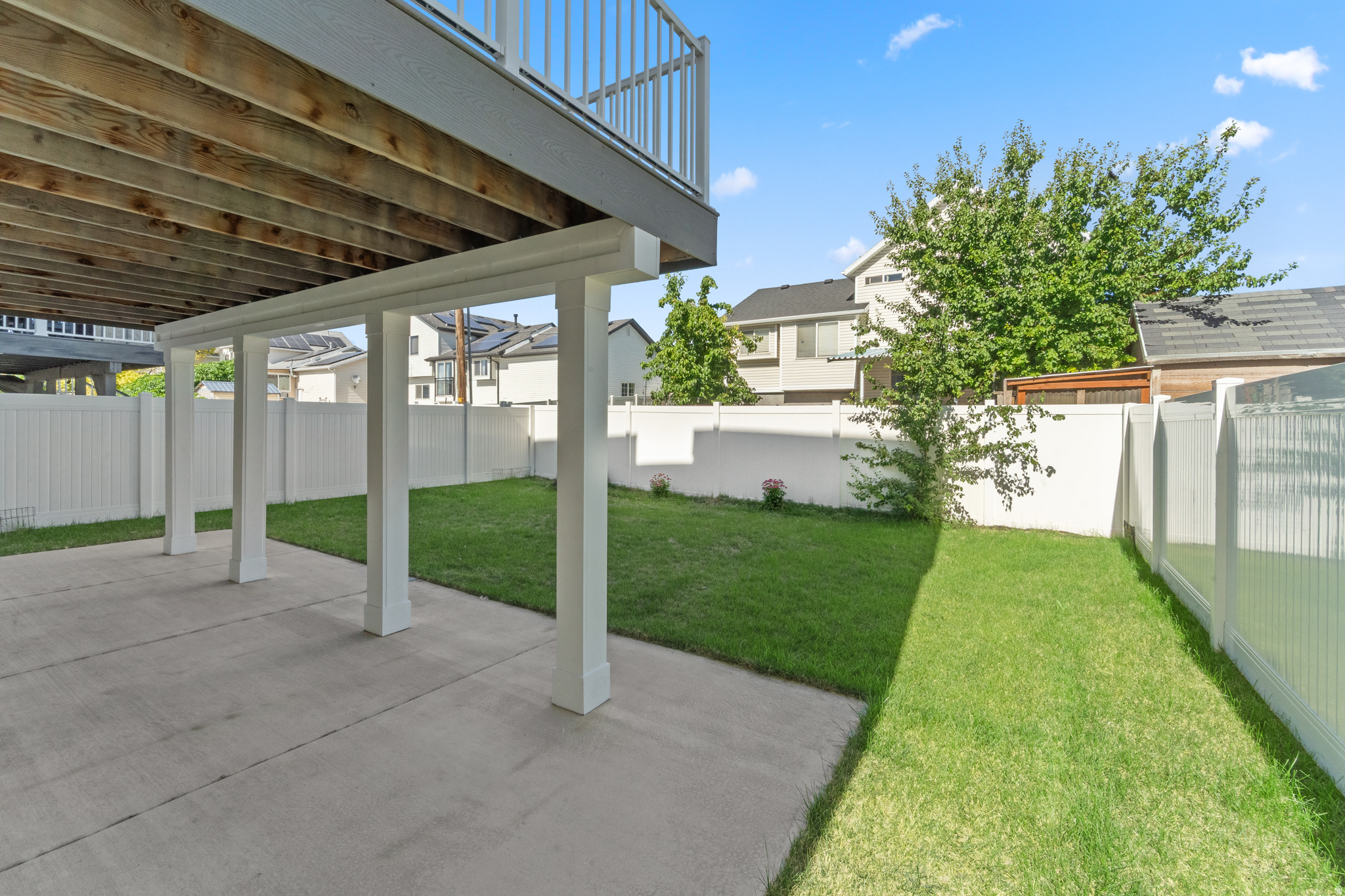 LOFTS ON REDWOOD - Residential