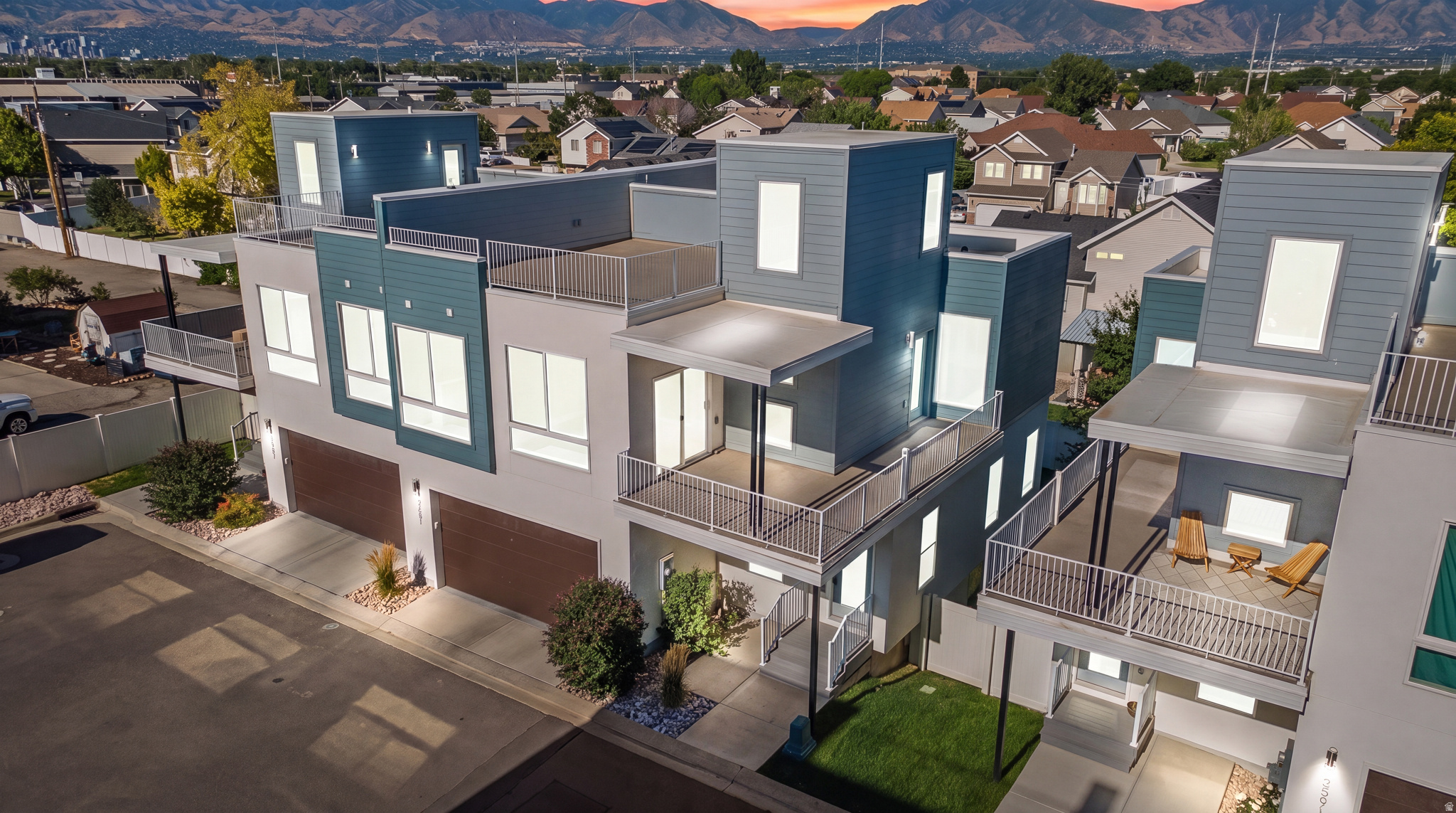 LOFTS ON REDWOOD - Residential