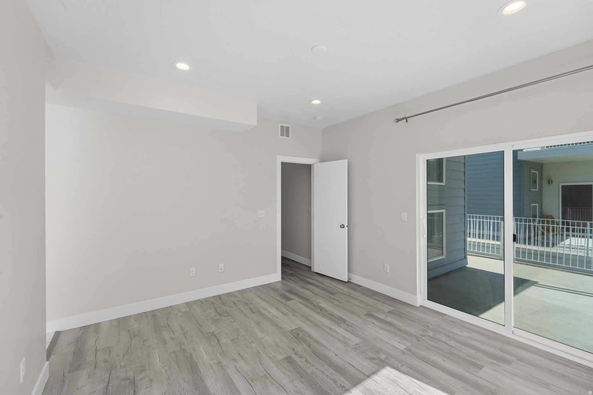 LOFTS ON REDWOOD - Residential