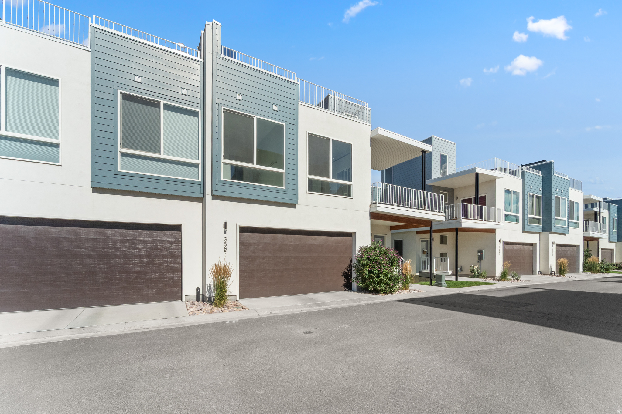 LOFTS ON REDWOOD - Residential