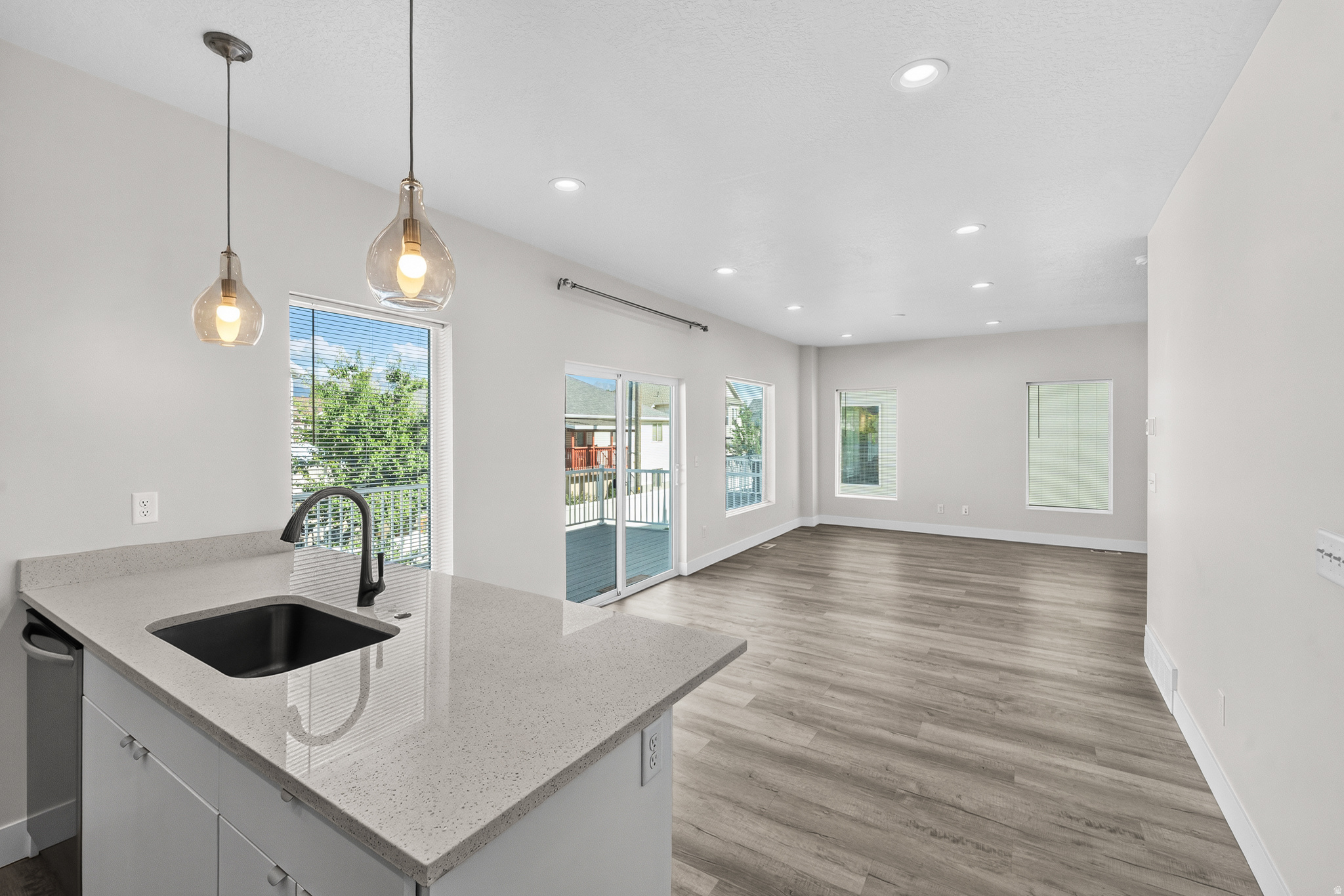 LOFTS ON REDWOOD - Residential