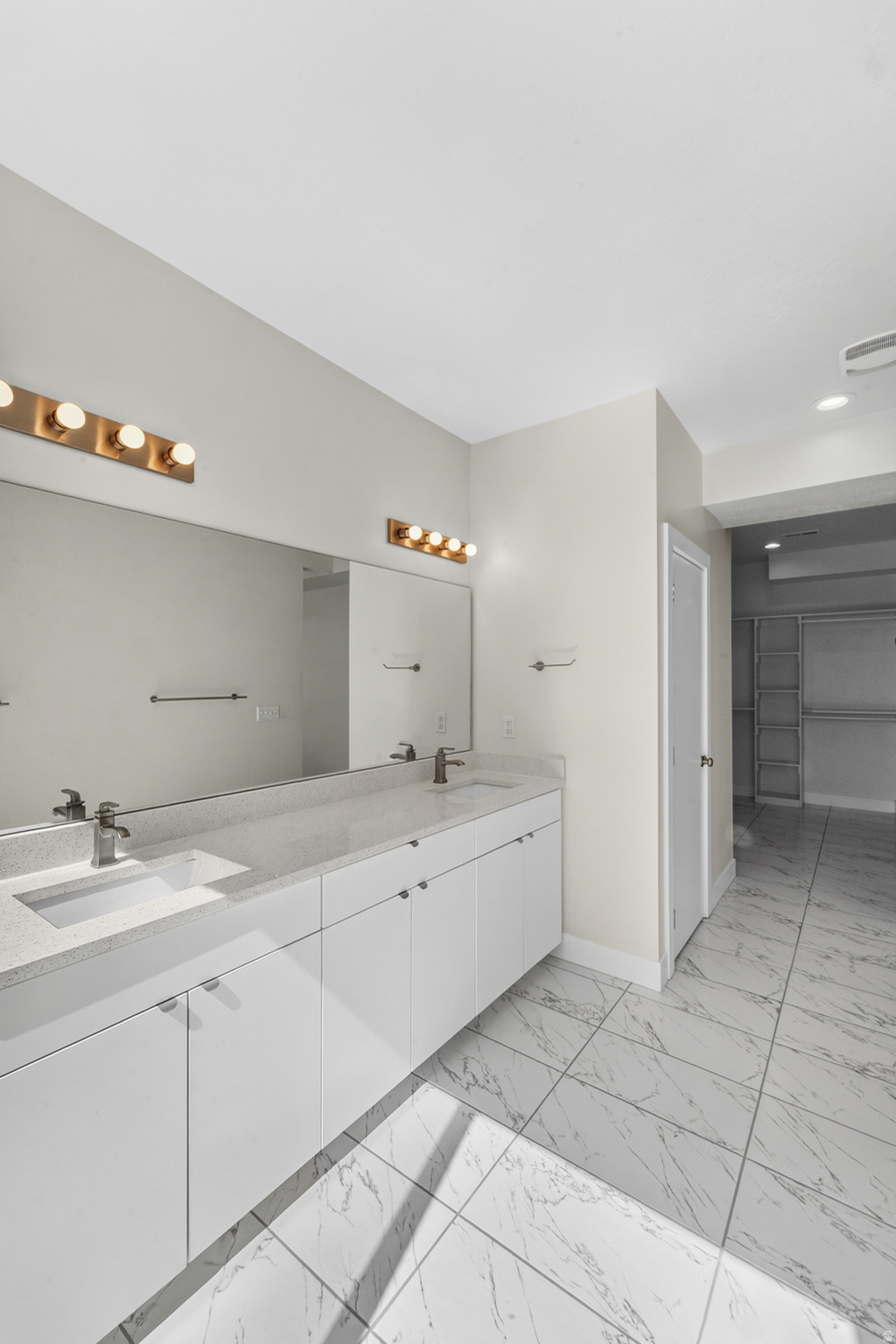 LOFTS ON REDWOOD - Residential