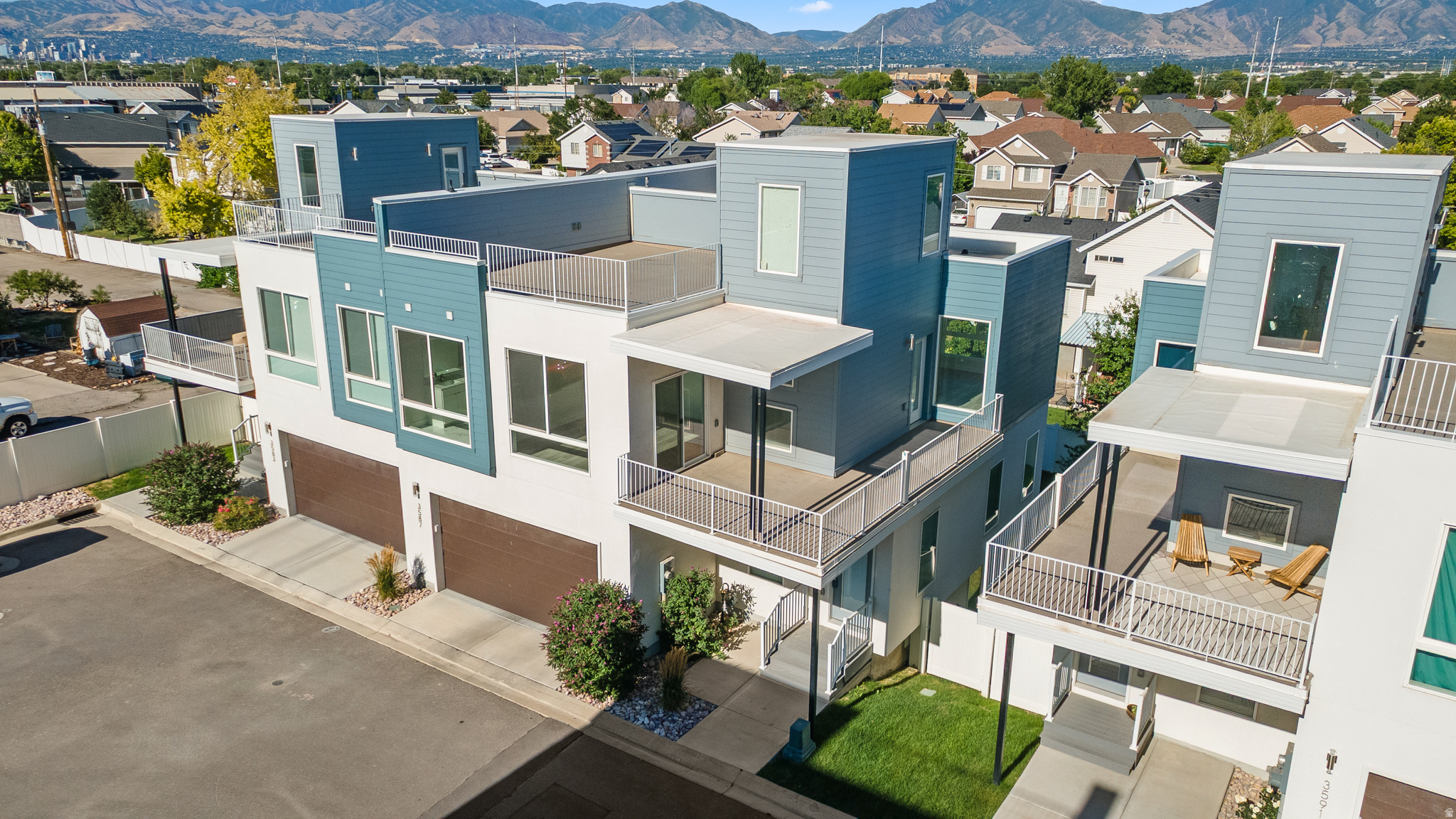 LOFTS ON REDWOOD - Residential