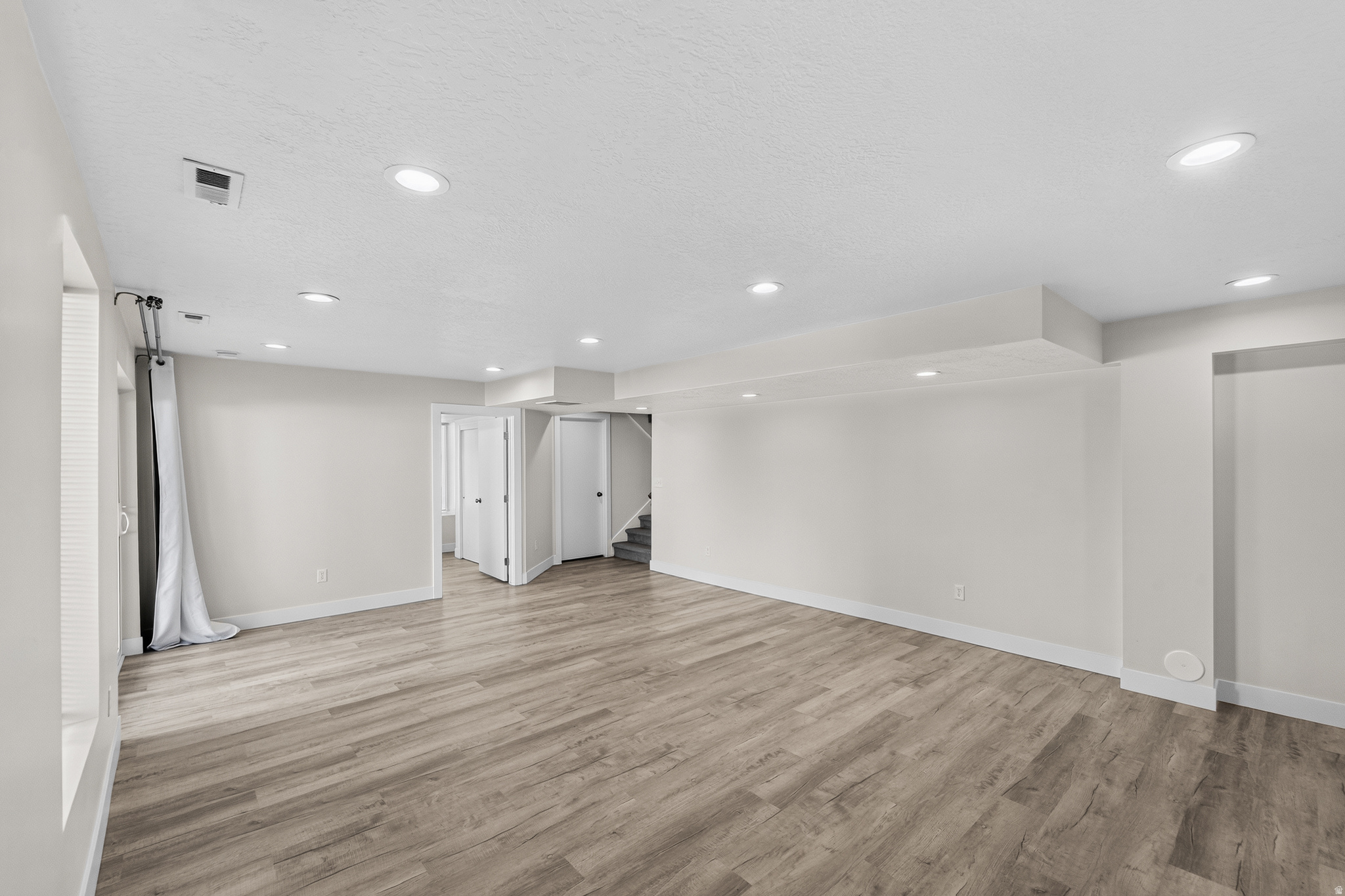 LOFTS ON REDWOOD - Residential