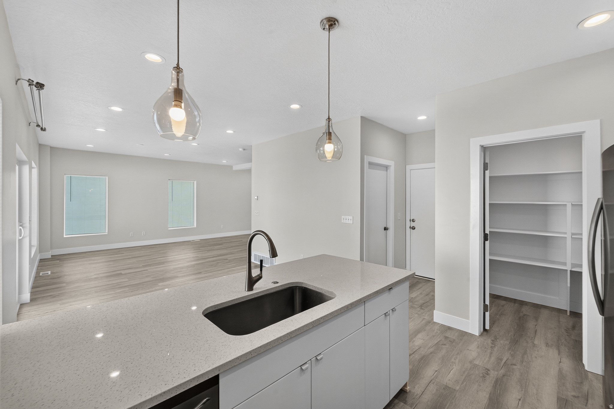 LOFTS ON REDWOOD - Residential