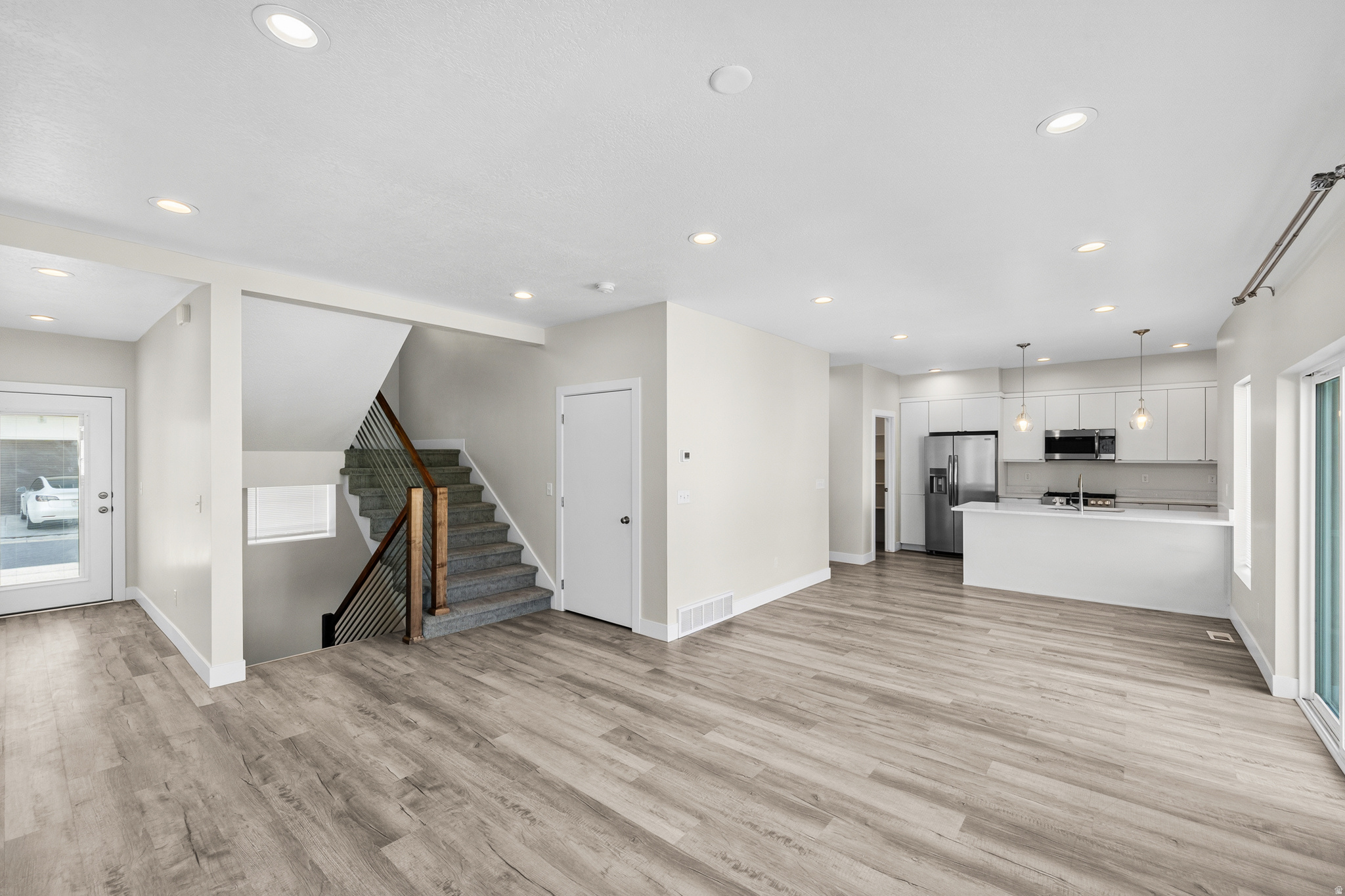 LOFTS ON REDWOOD - Residential