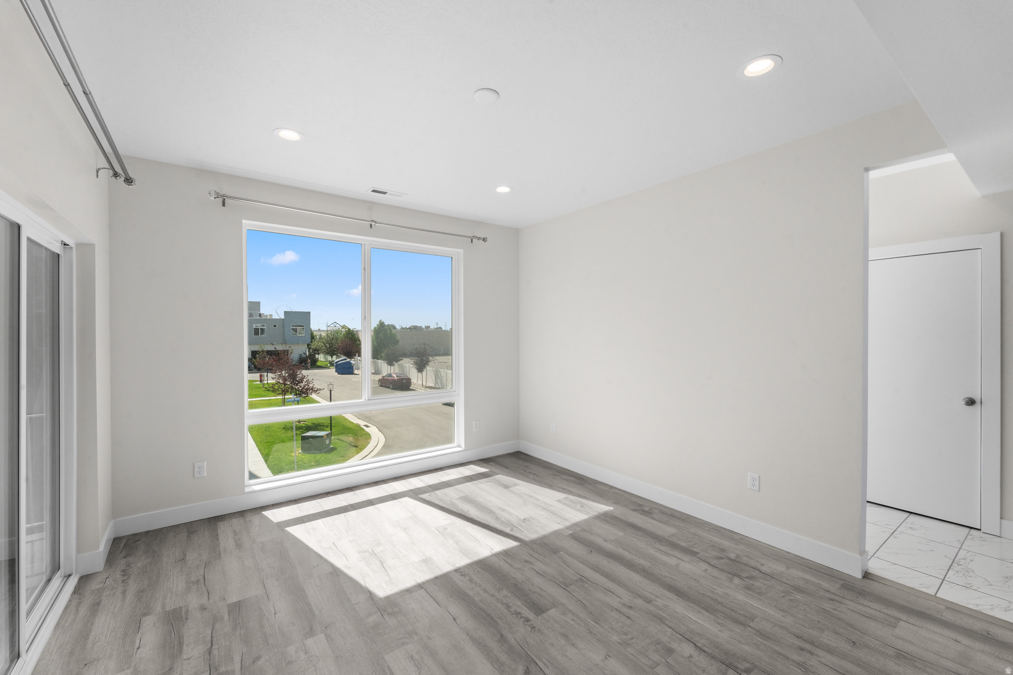 LOFTS ON REDWOOD - Residential